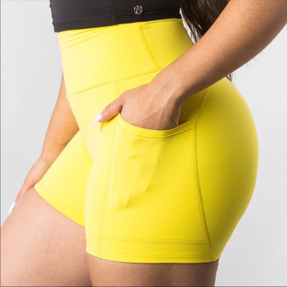 Buffbunny Rosa Shorts Yellow